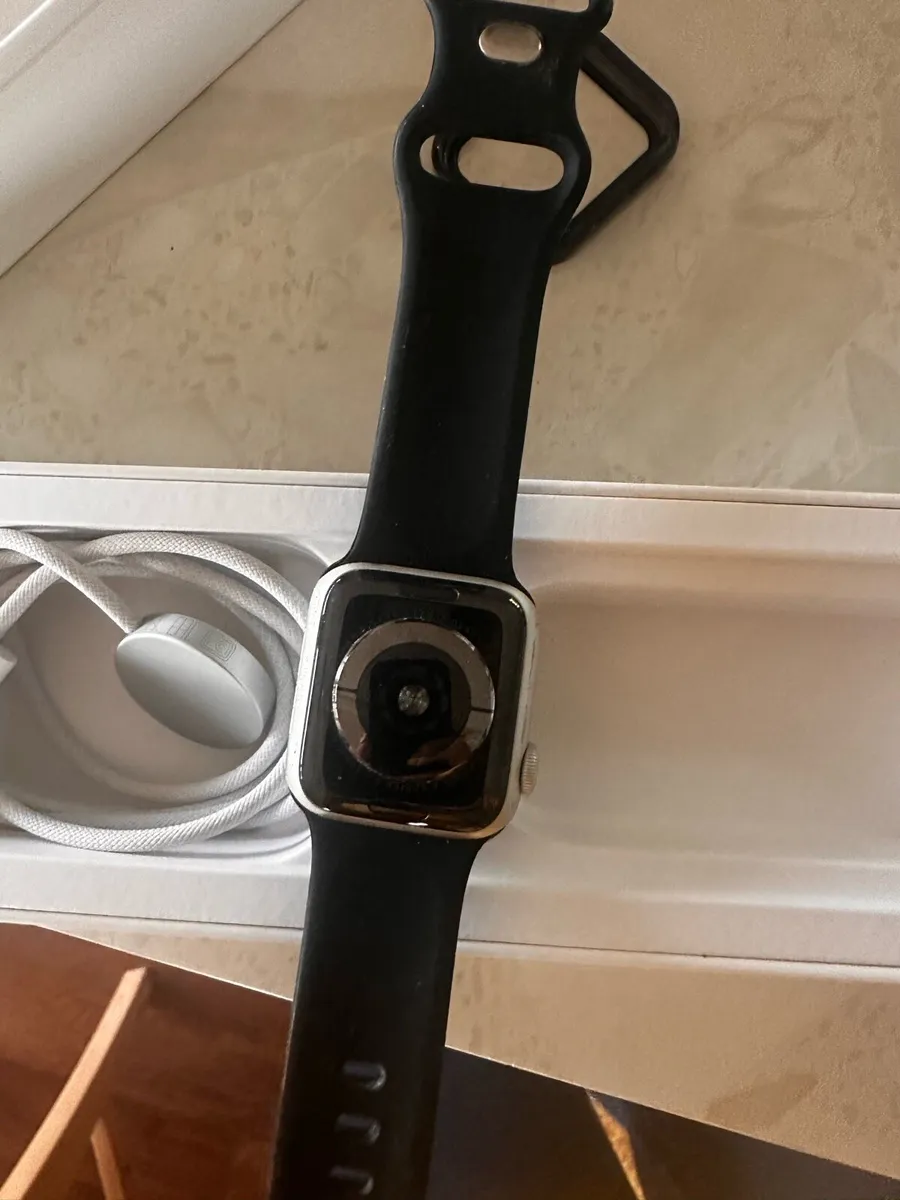 Apple Watch Series 5 40mm - Image 2