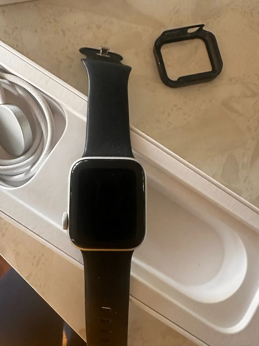 Apple Watch Series 5 40mm - Image 1