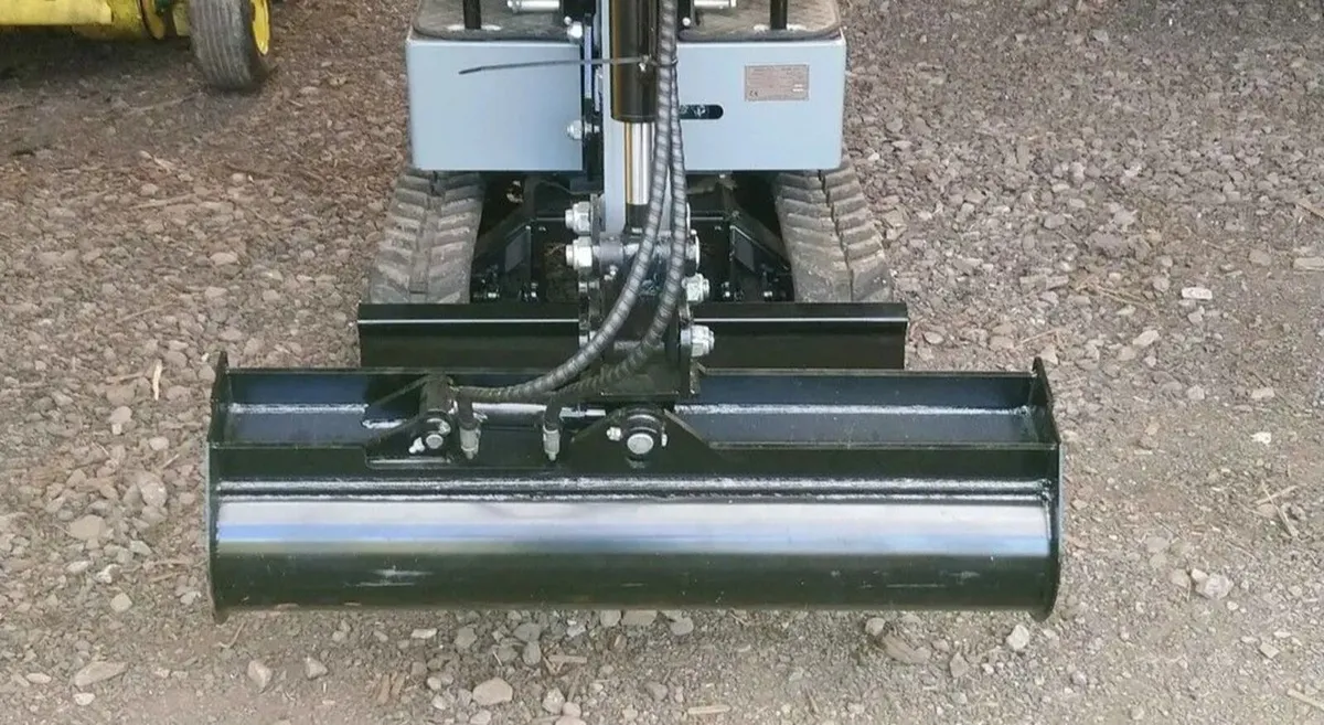 TILTING MINI DIGGER BUCKET 25mm pins - Image 2
