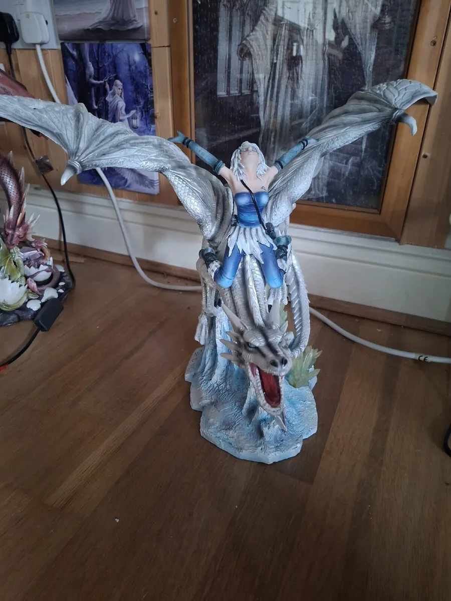 Dragon statue