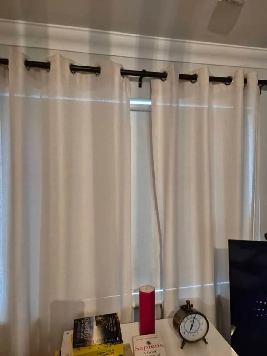 Curtains - Image 2