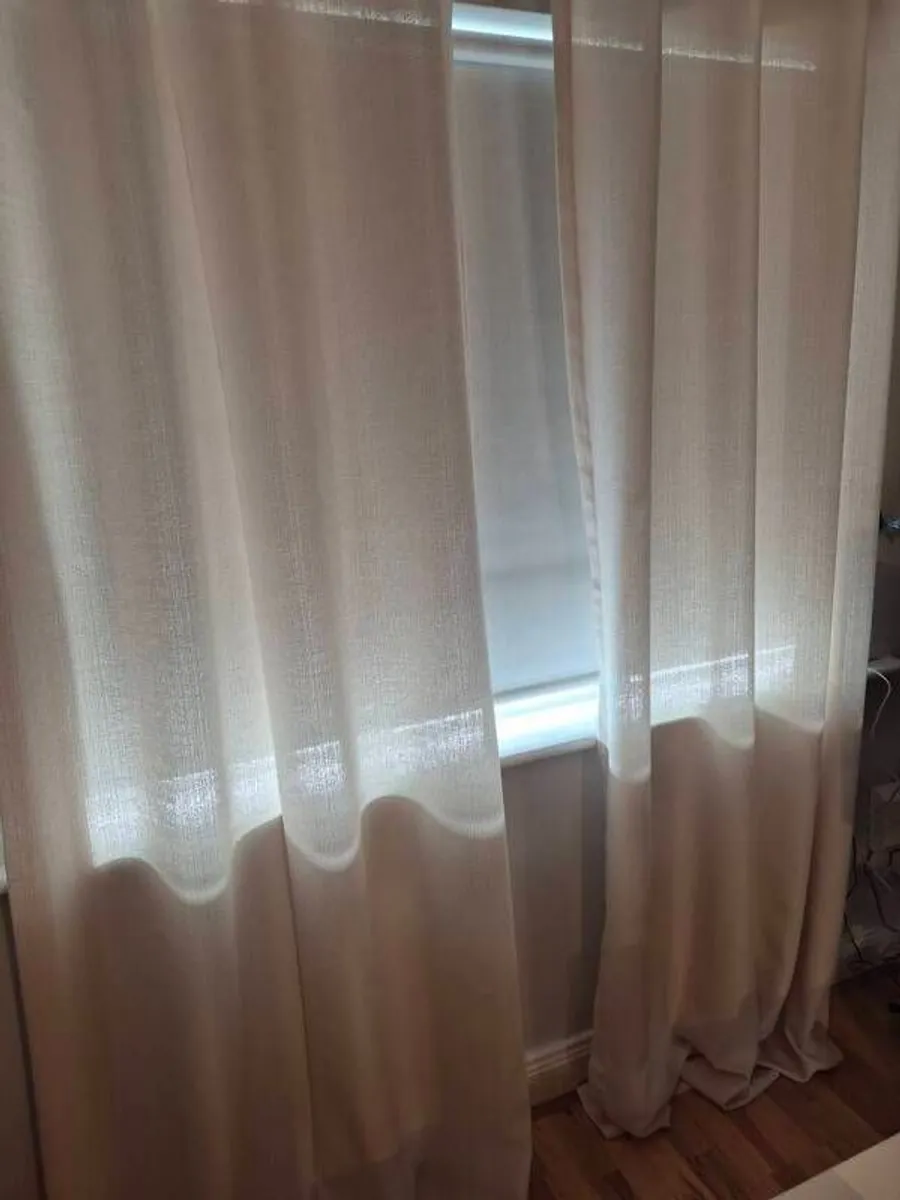 Curtains - Image 3