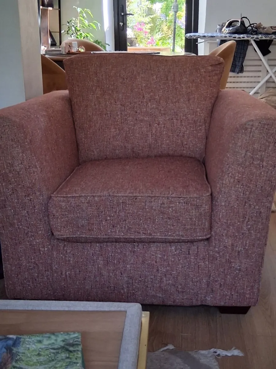 Settee and armchair almost new - Image 2