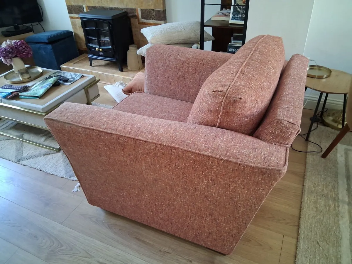 Settee and armchair almost new - Image 1