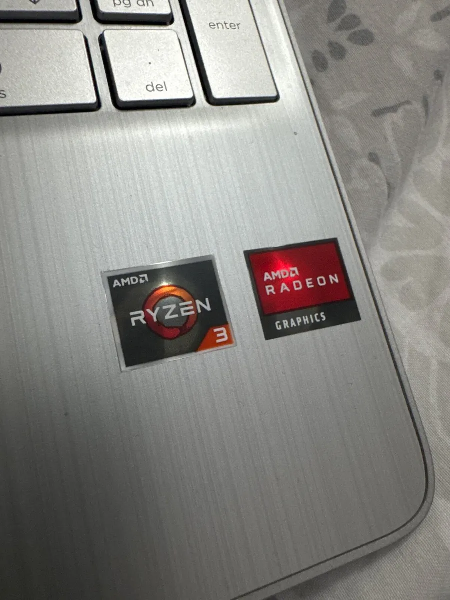 Laptop - Image 2