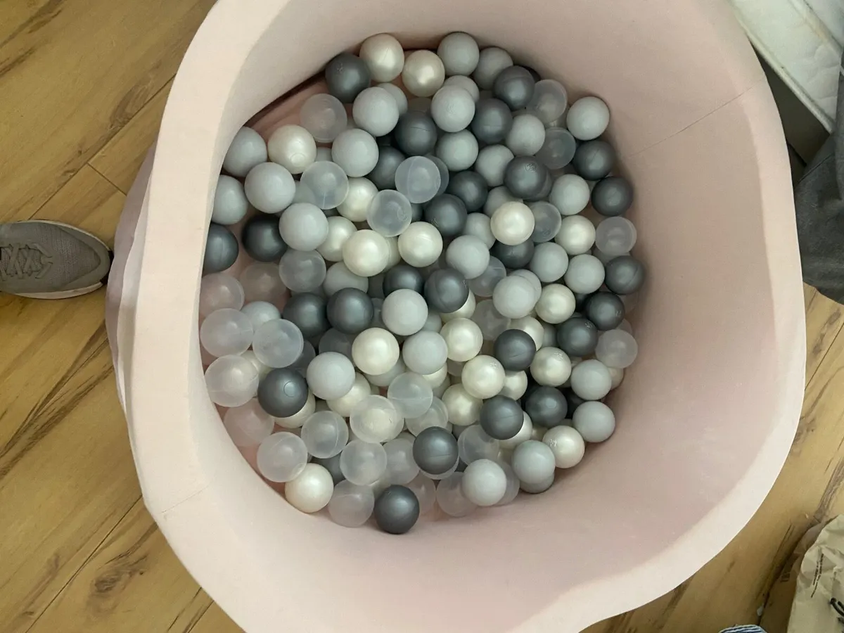 Ball pit - Image 2