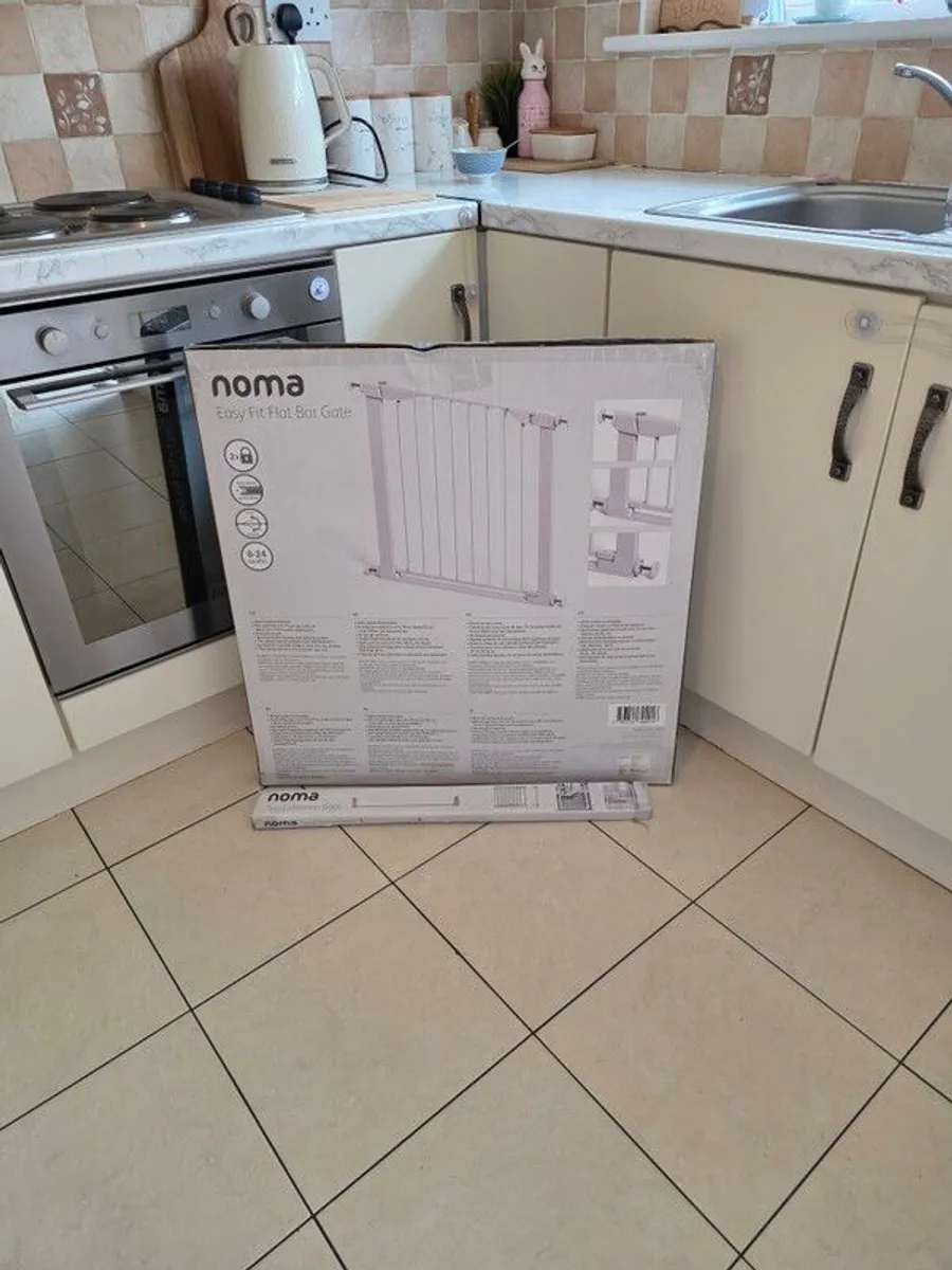 Noma Flat Step Stair Gate x 2 with Extensions - Image 2