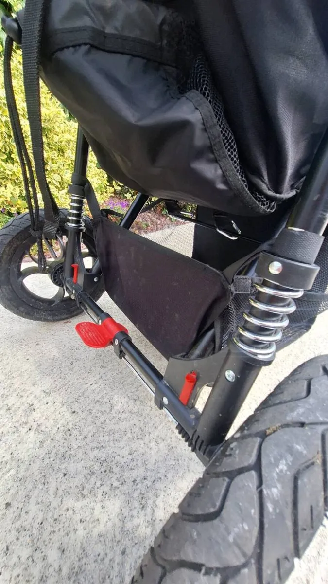 Out 'n' About Nipper V5 Forest Black - Image 2