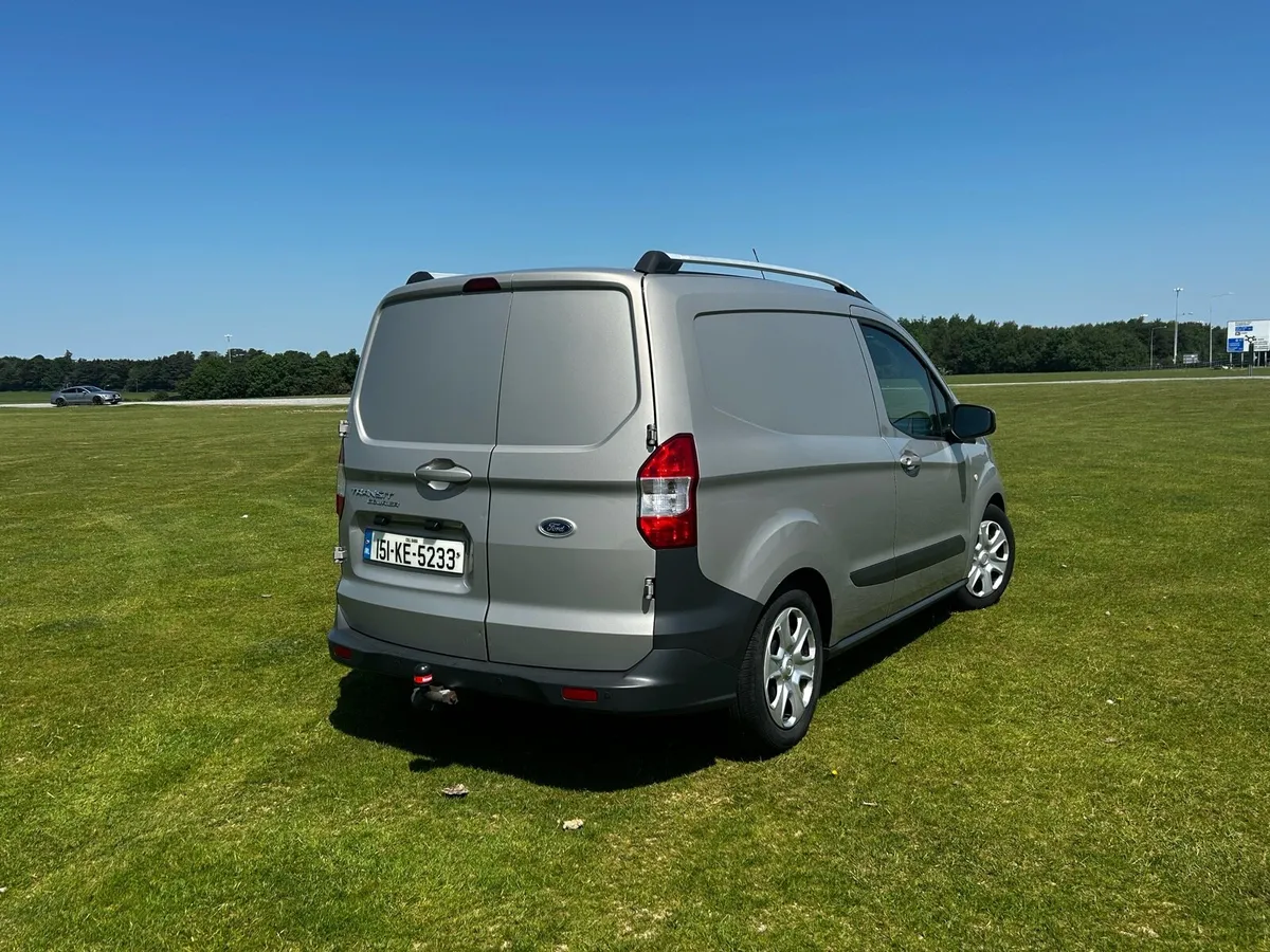 Ford Transit Courier - Image 2