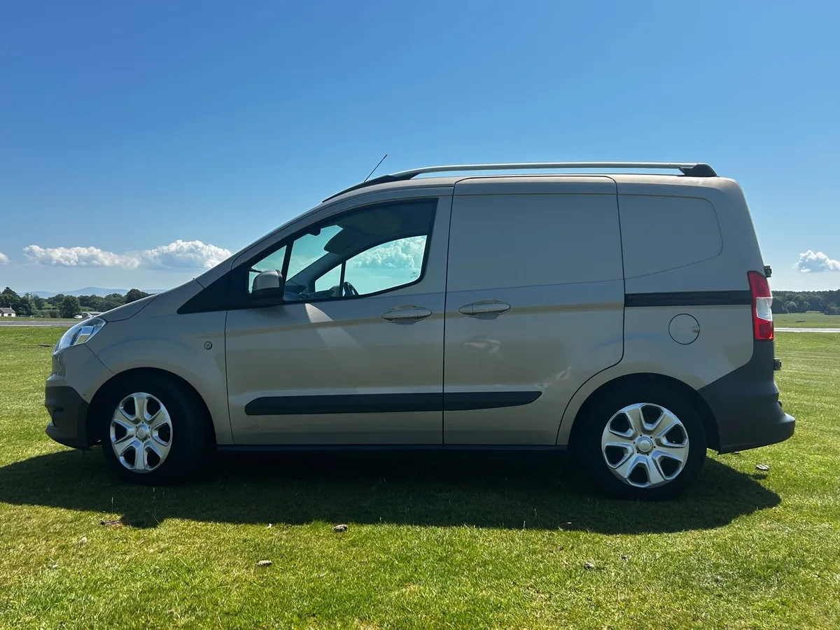 Ford Transit Courier - Image 4