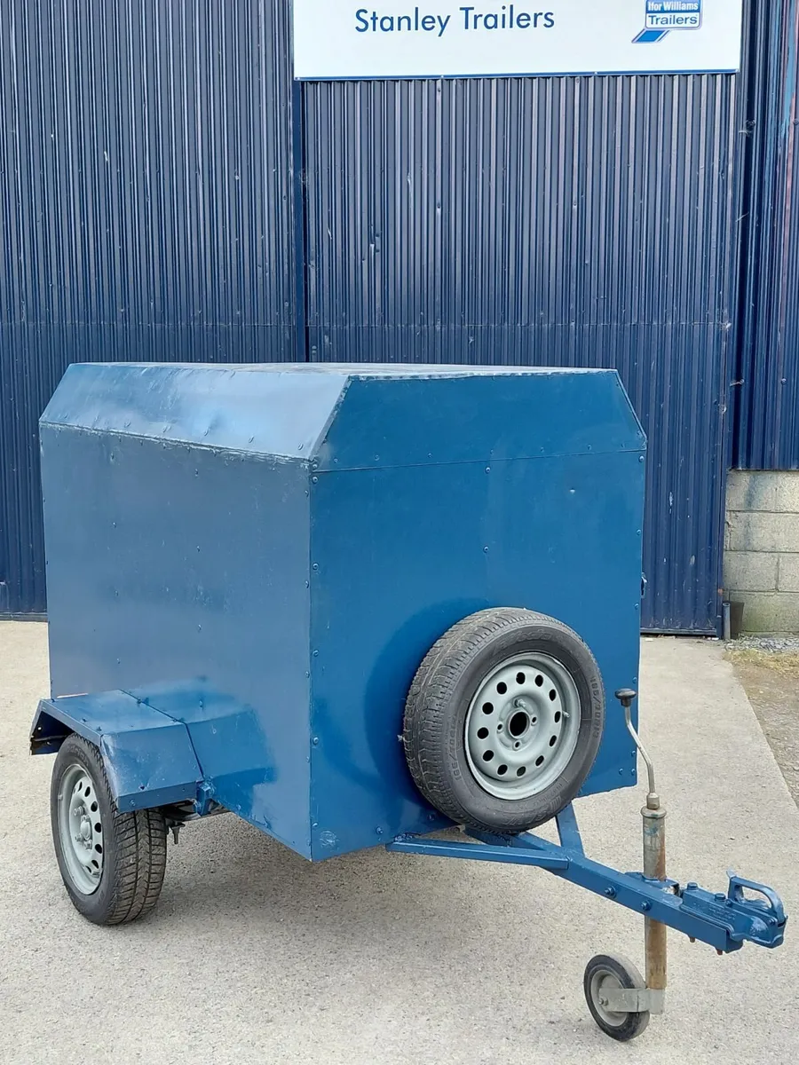 Dog box - Image 1