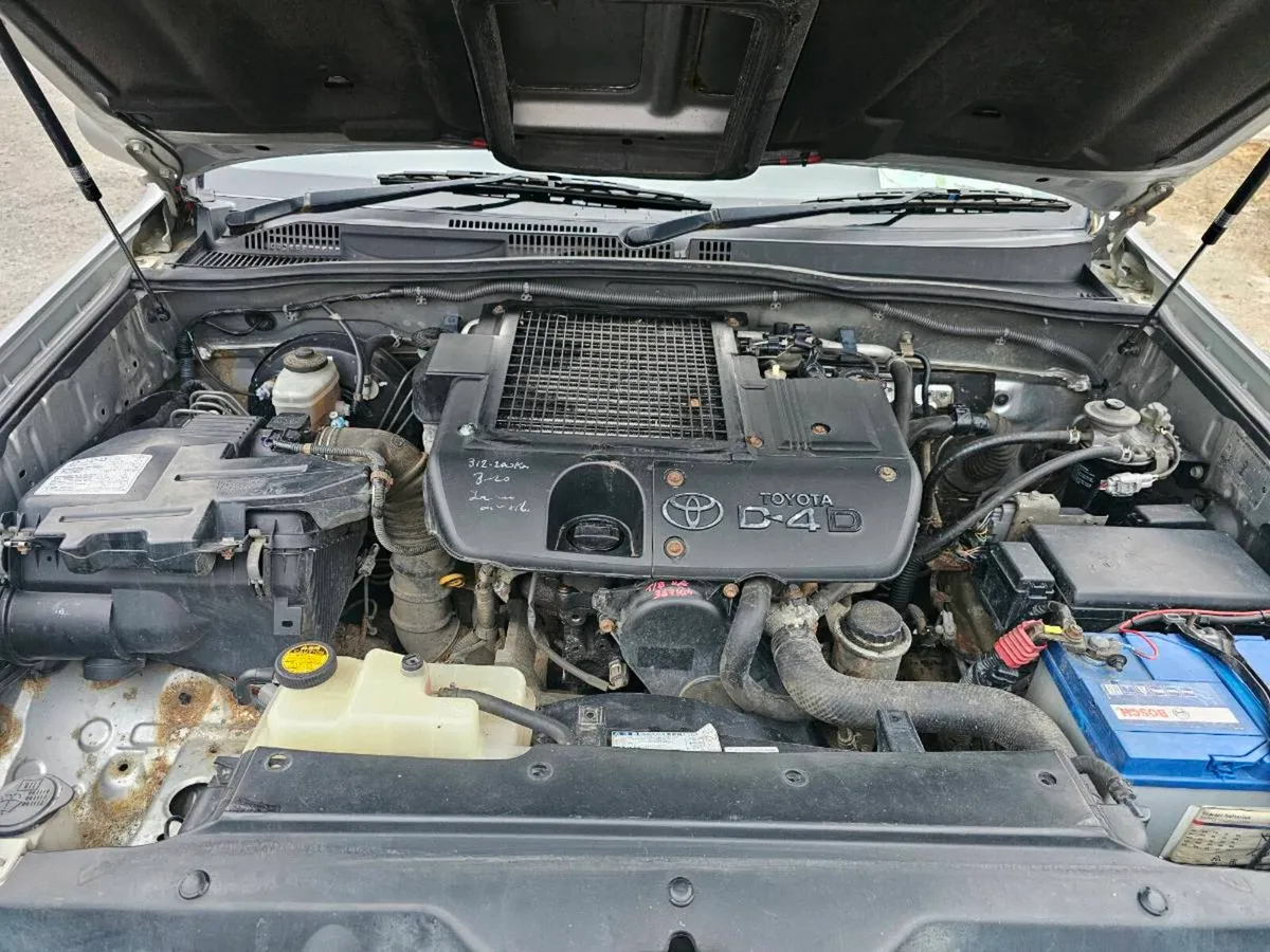 2005 Toyota Land Cruiser- Very clean- Ready for rd - Image 3
