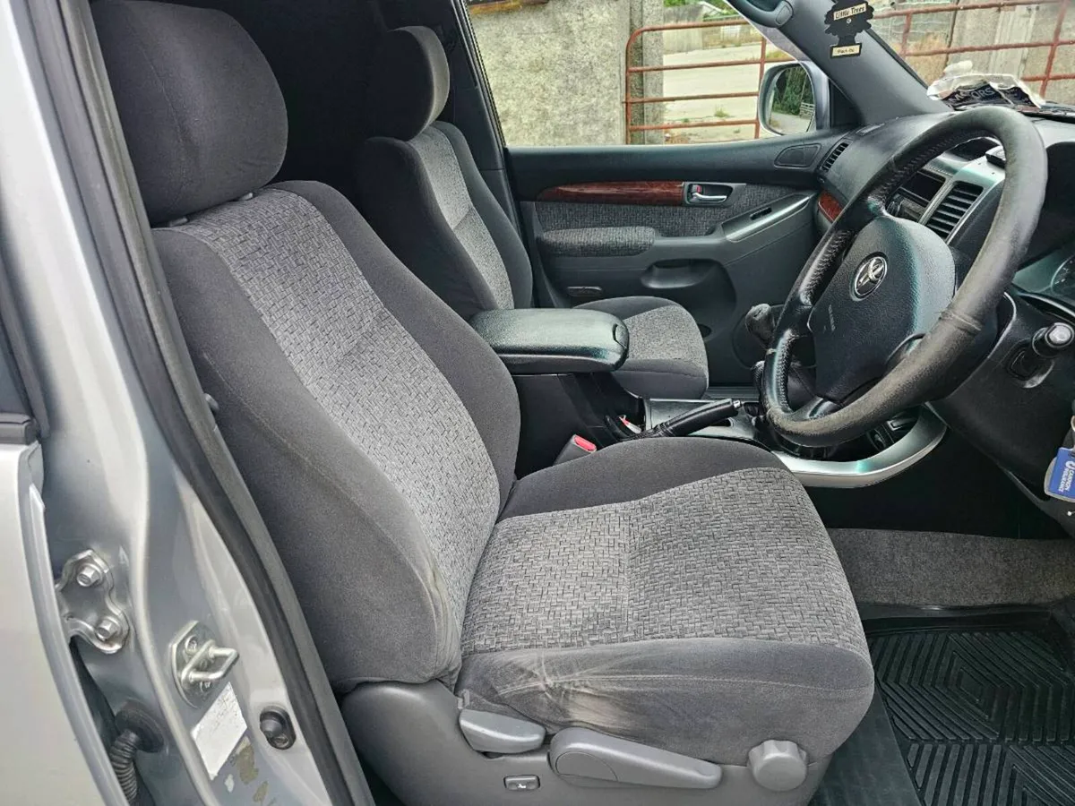 2005 Toyota Land Cruiser- Very clean- Ready for rd - Image 4