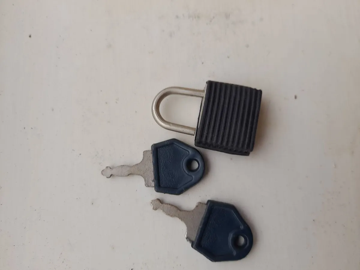 Case for sale - Image 1
