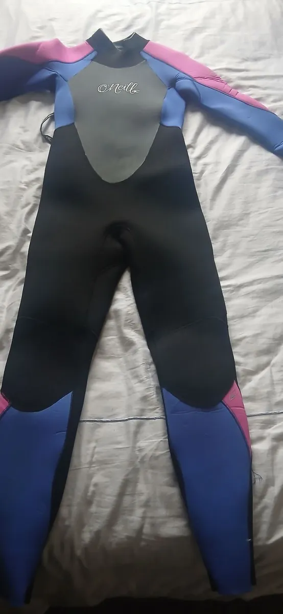 Wetsuit age 14 - Image 1