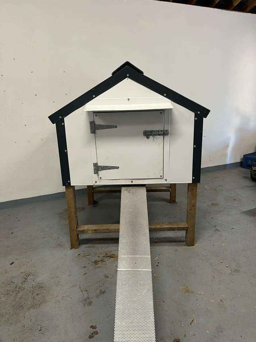 Chicken coop - Image 1