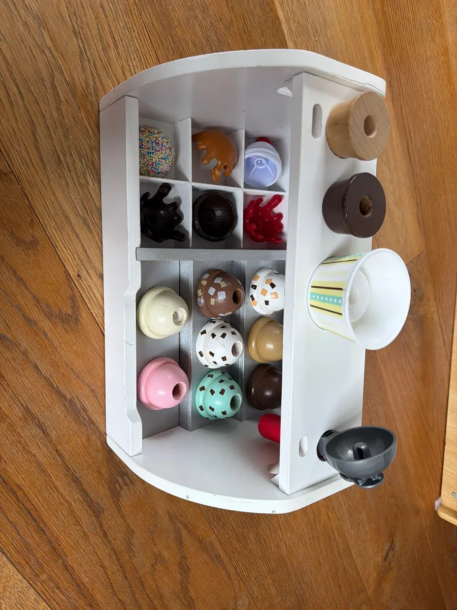 Kidcraft play kitchen - Image 2