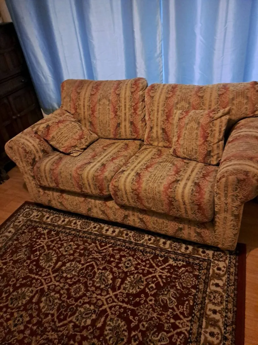 2 seater couch - Image 1