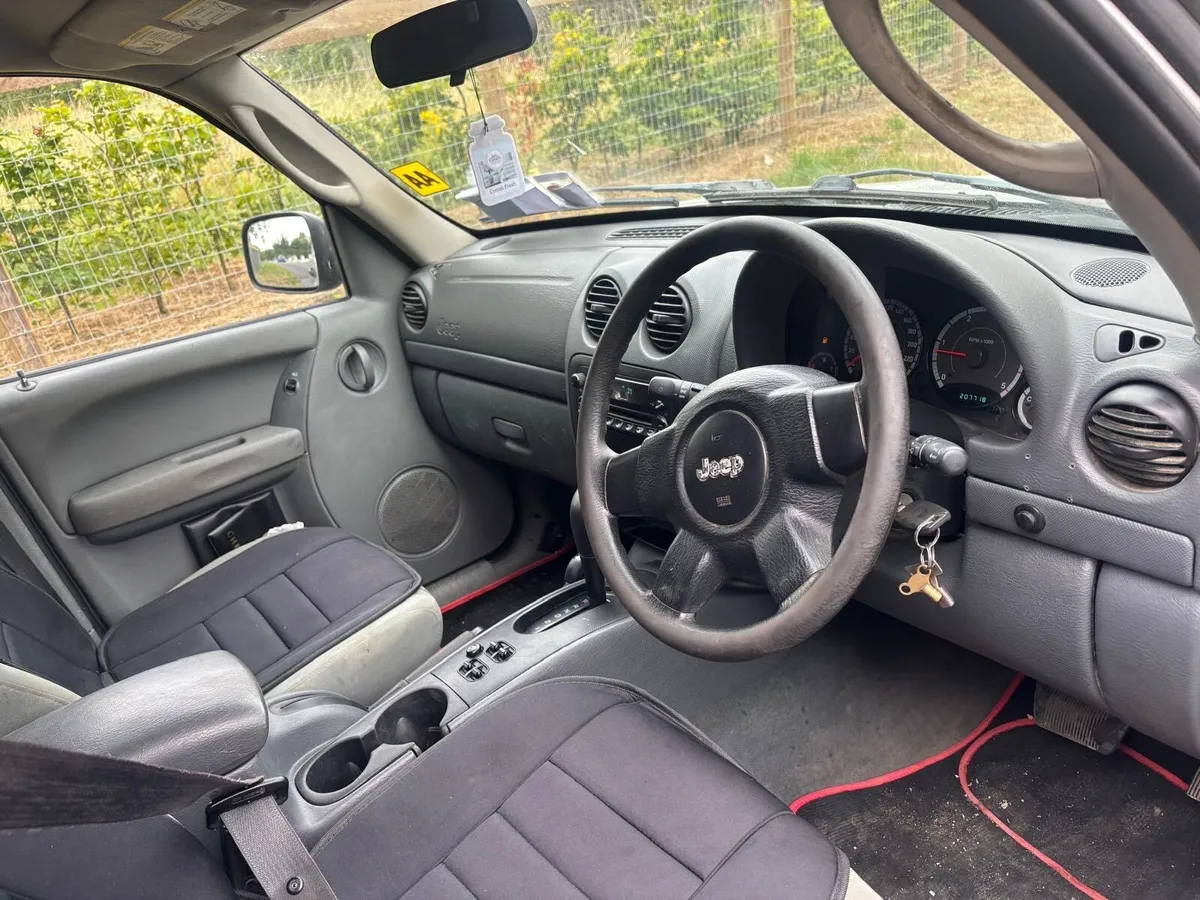 Jeep Cherokee automatic - Image 4