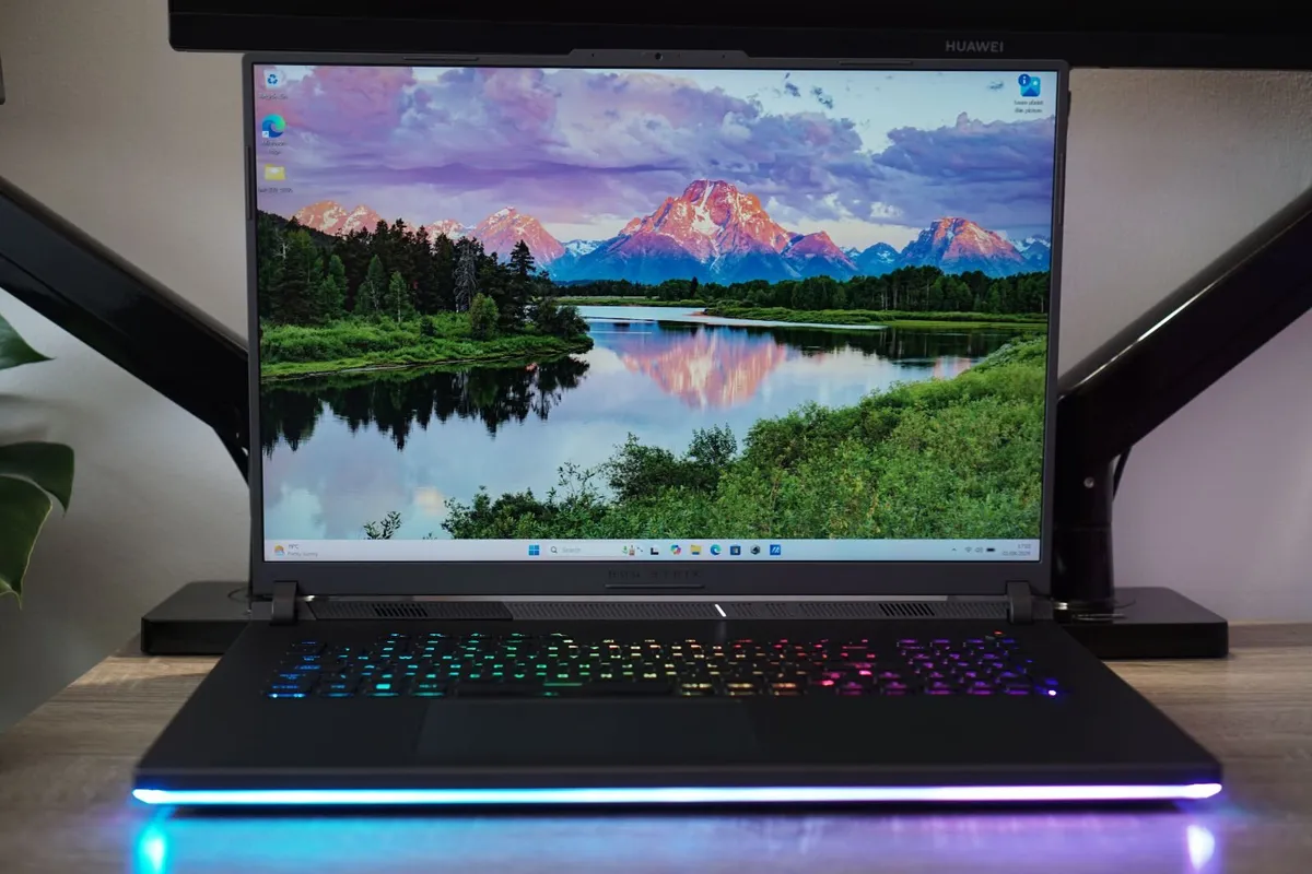 Asus Rog Strix G18 | i9-1398HX | RTX 4070 | 32GB - Image 1