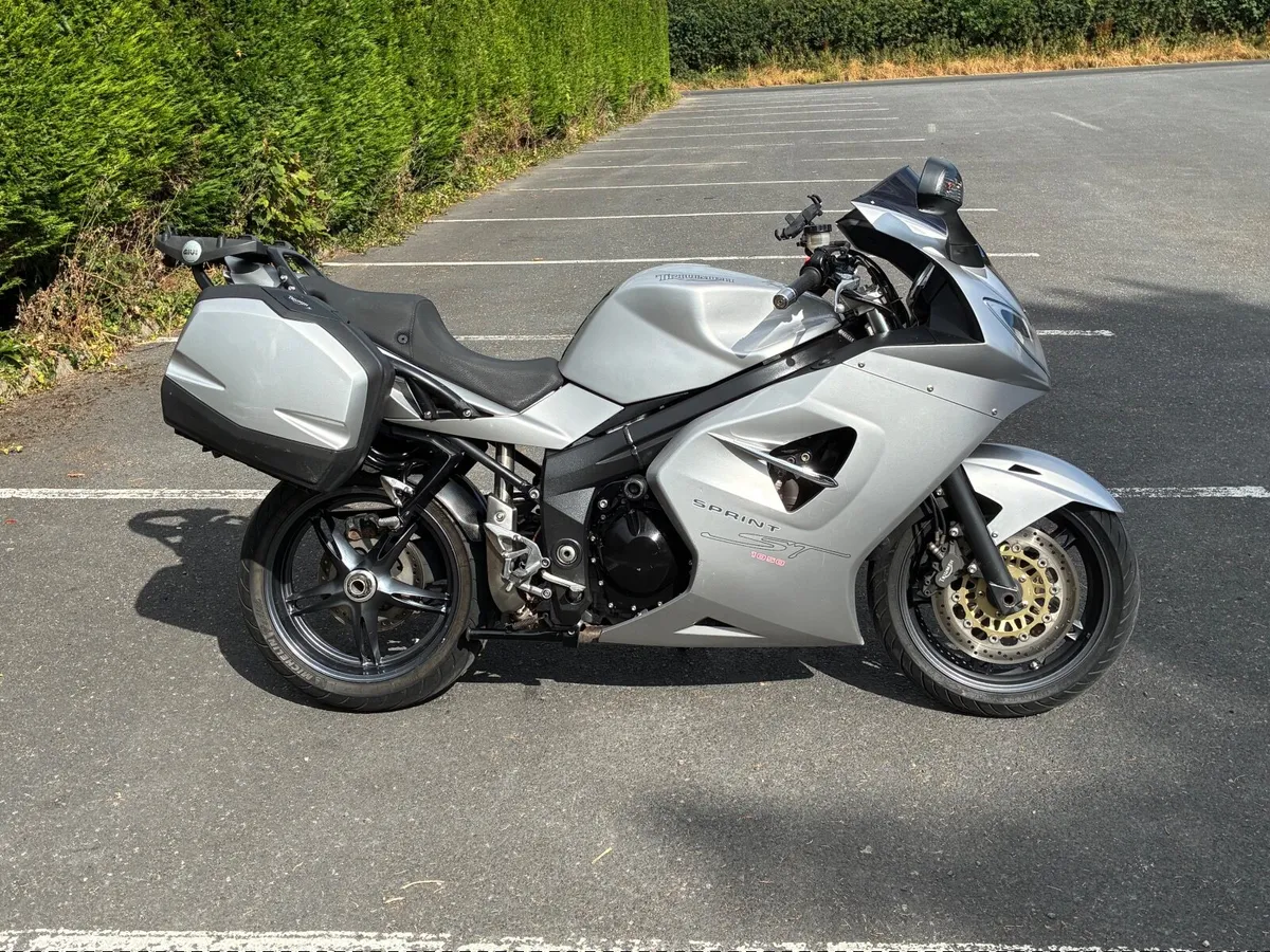 Triumph Sprint 1050 ST 2006 - Image 2