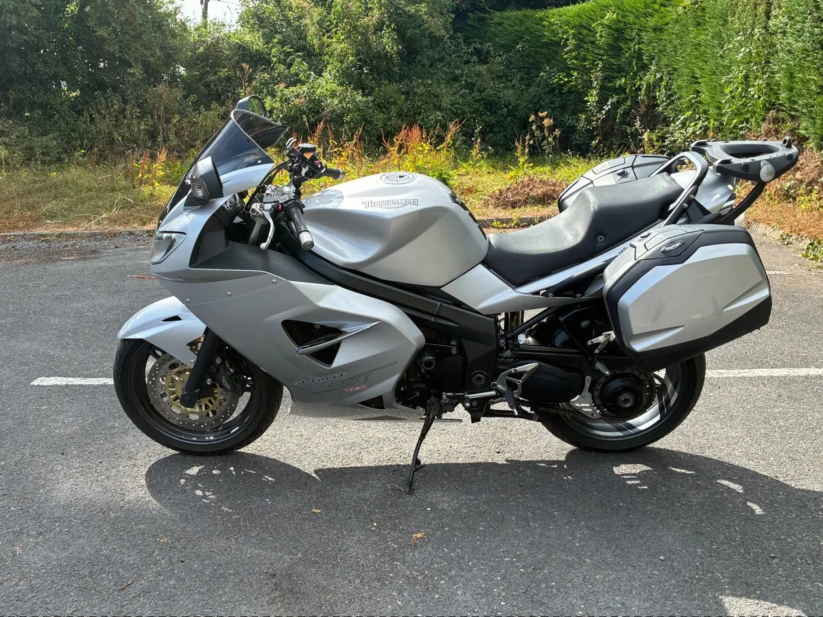 Triumph Sprint 1050 ST 2006 - Image 3
