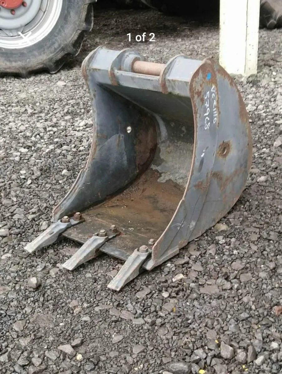 HITACHI ZAXIS MINI DIGGER BUCKETS 40mm pin - Image 1