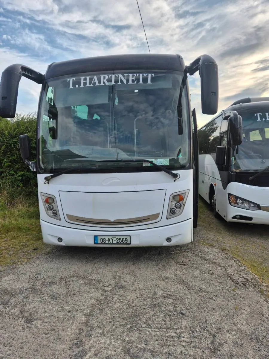 Bus - Image 1