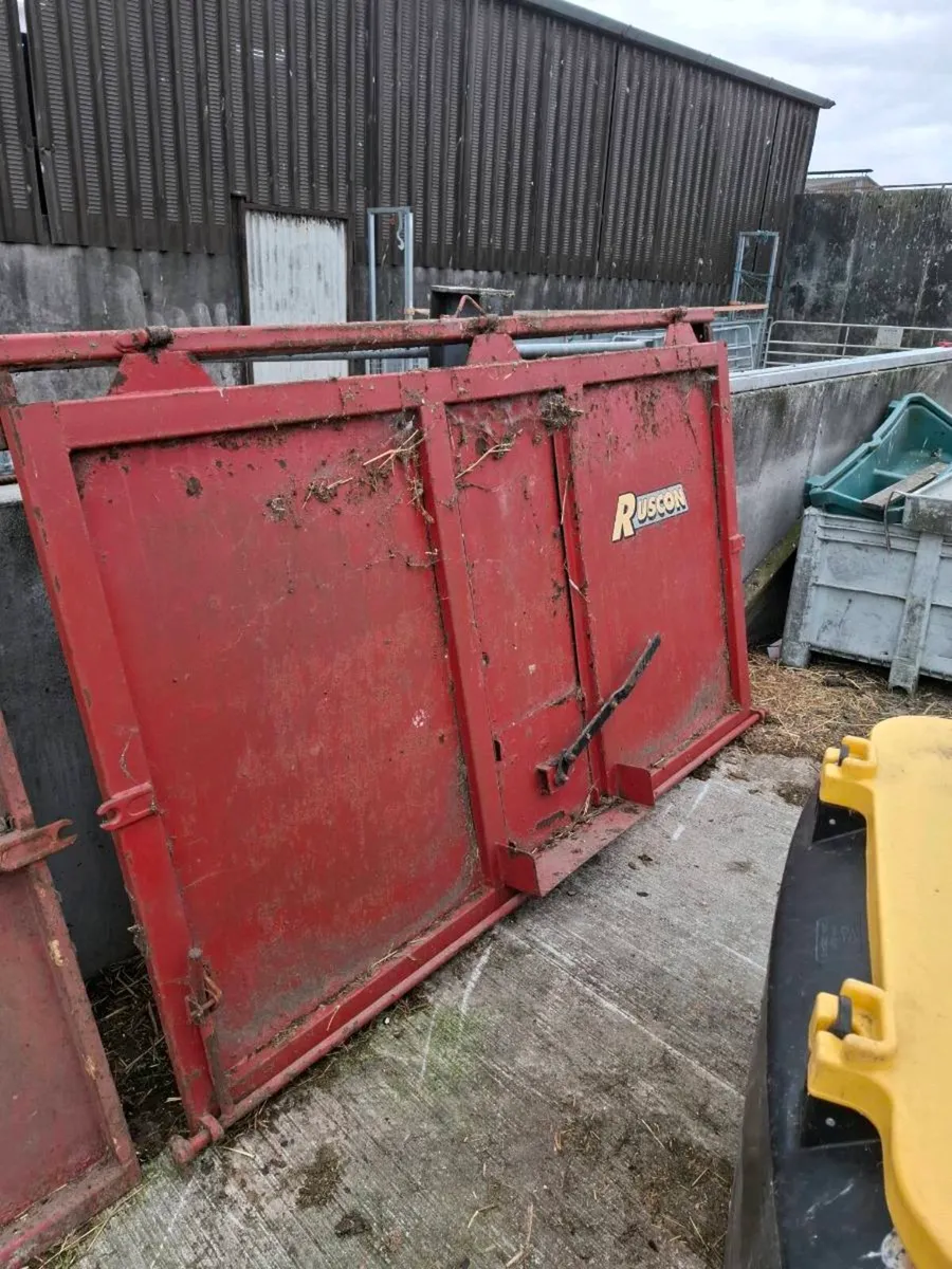 Grain trailer doors - Image 1