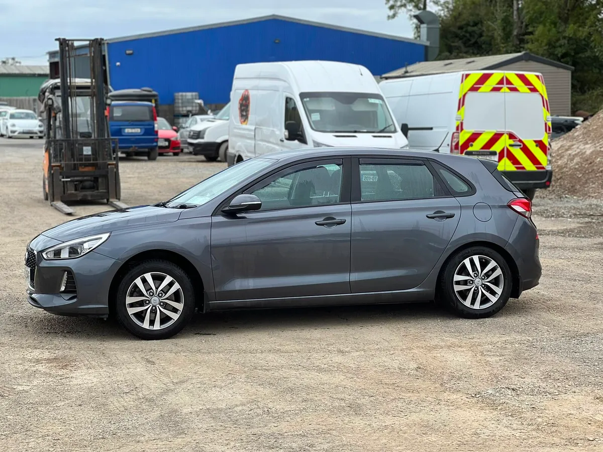 HYUNDAI I30 2018 DIESEL 1.6 - Image 3