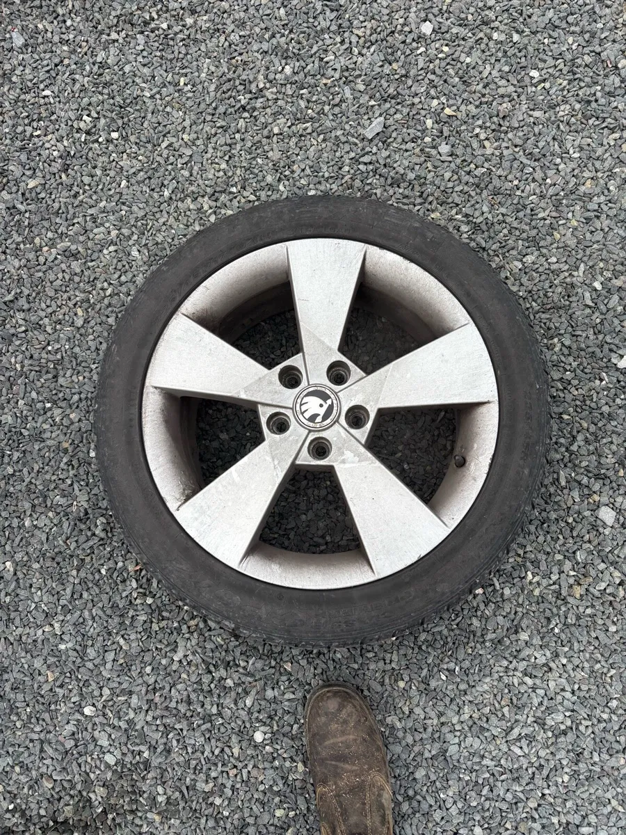 17 inch alloys - Image 1