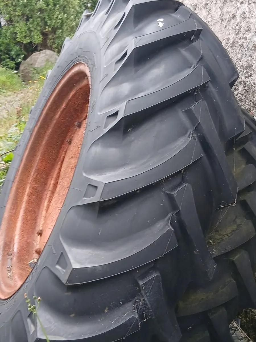 Ford 16.9.34 wheels/parts - Image 1