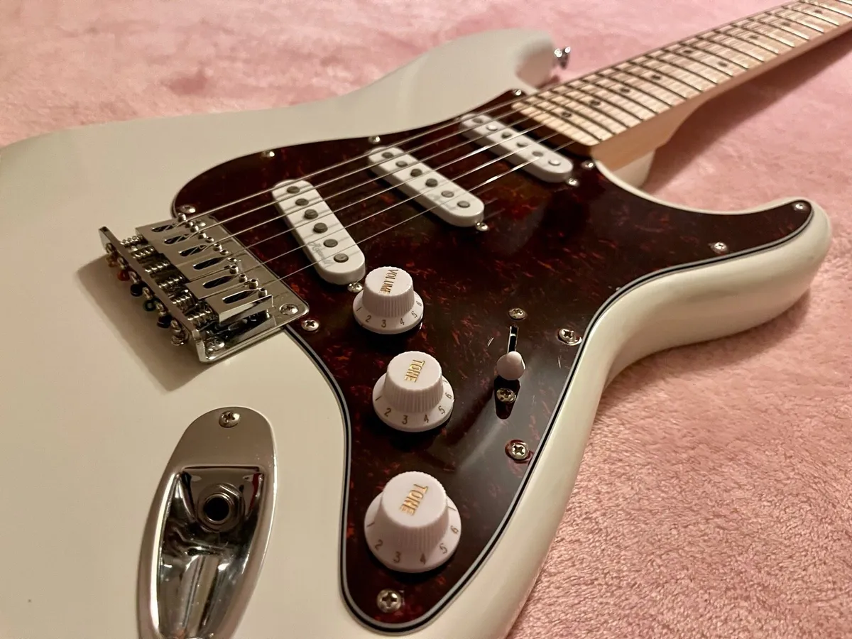 Squier Stratocaster - Image 2