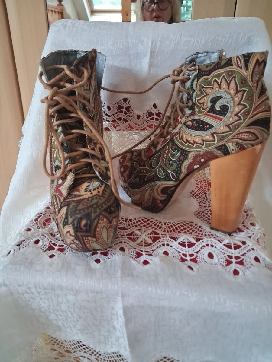 Shoes - Image 2