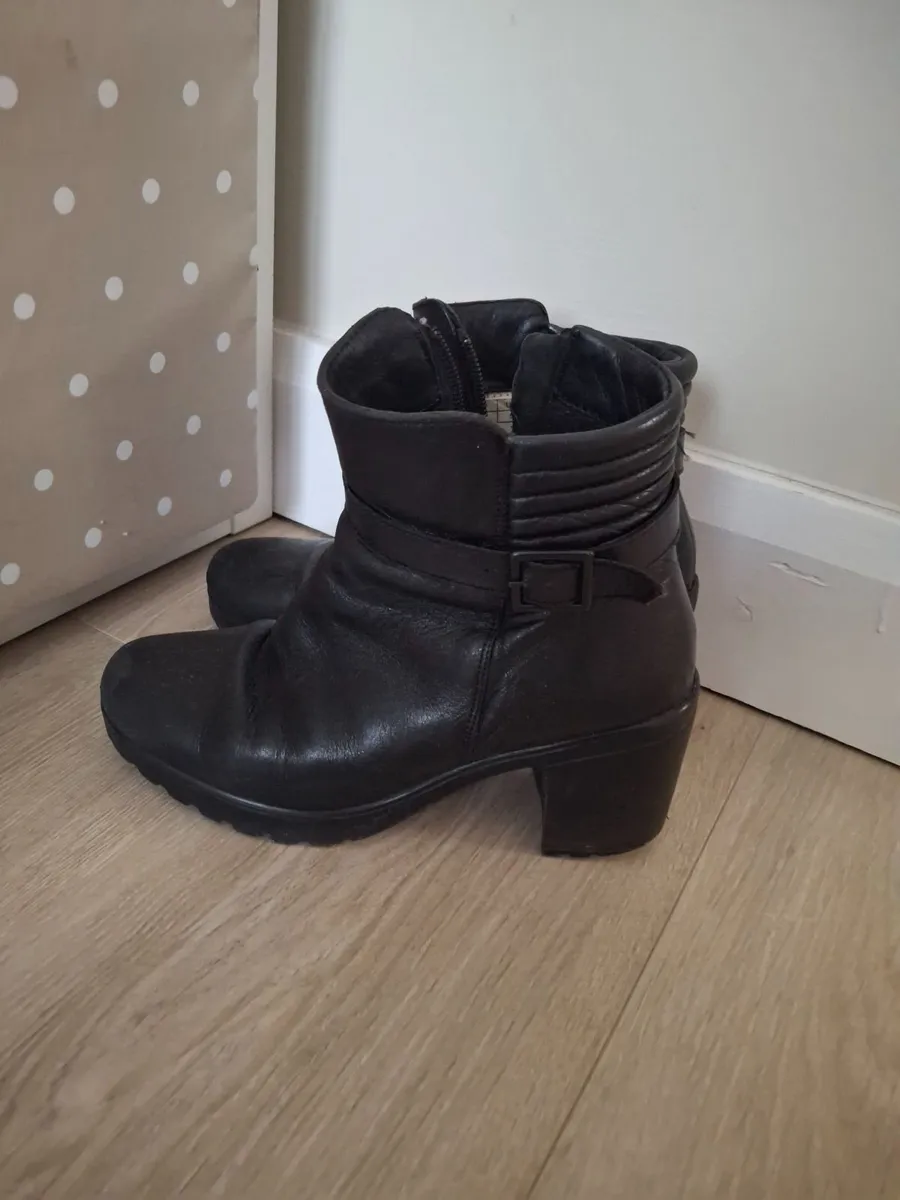 Black ankle boots from Dunnes size 5 UK 38 EU - Image 1
