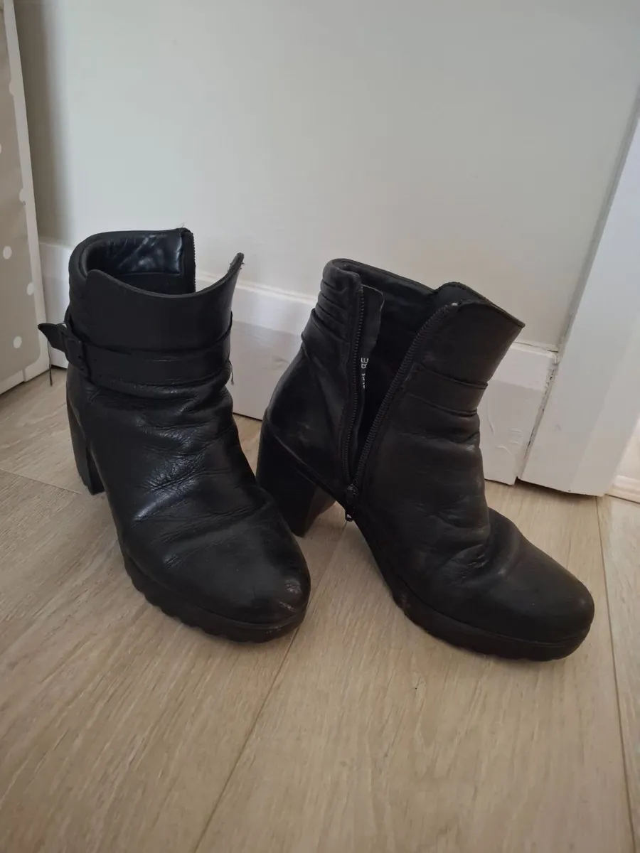 Black ankle boots from Dunnes size 5 UK 38 EU - Image 2