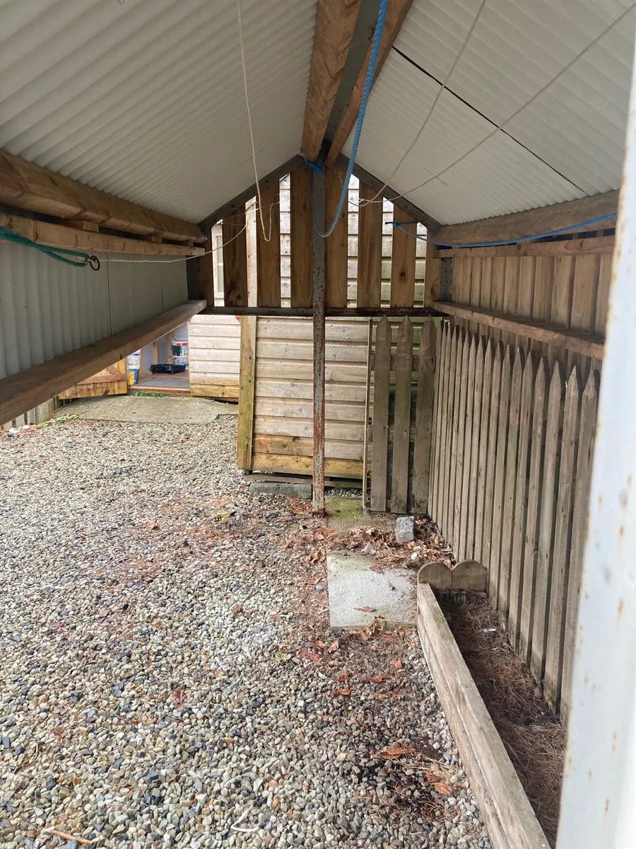 Roofed Clothes line for sale - Image 2