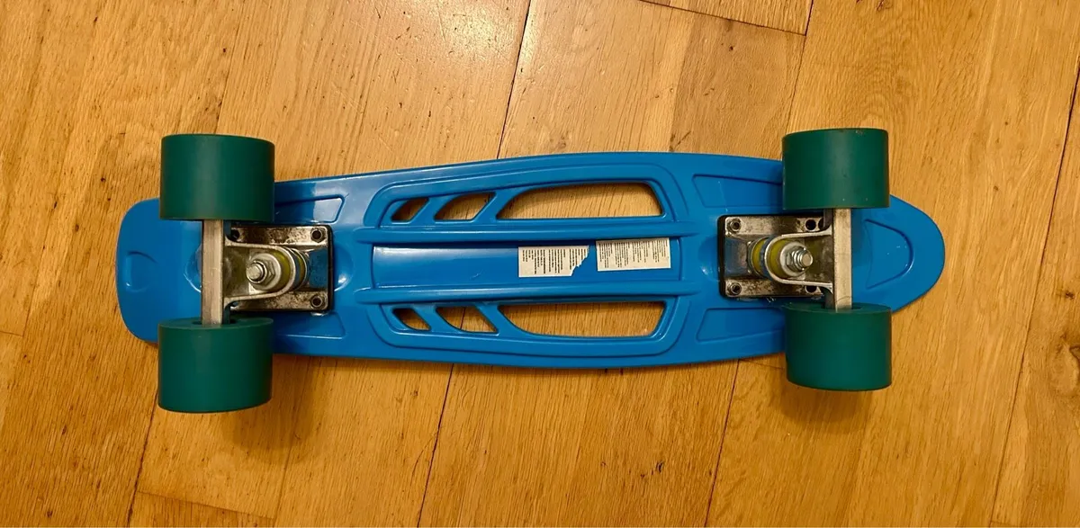 Skateboarding desk - Image 1