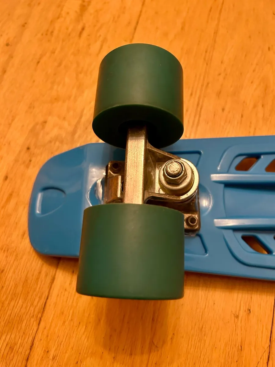 Skateboarding desk - Image 3