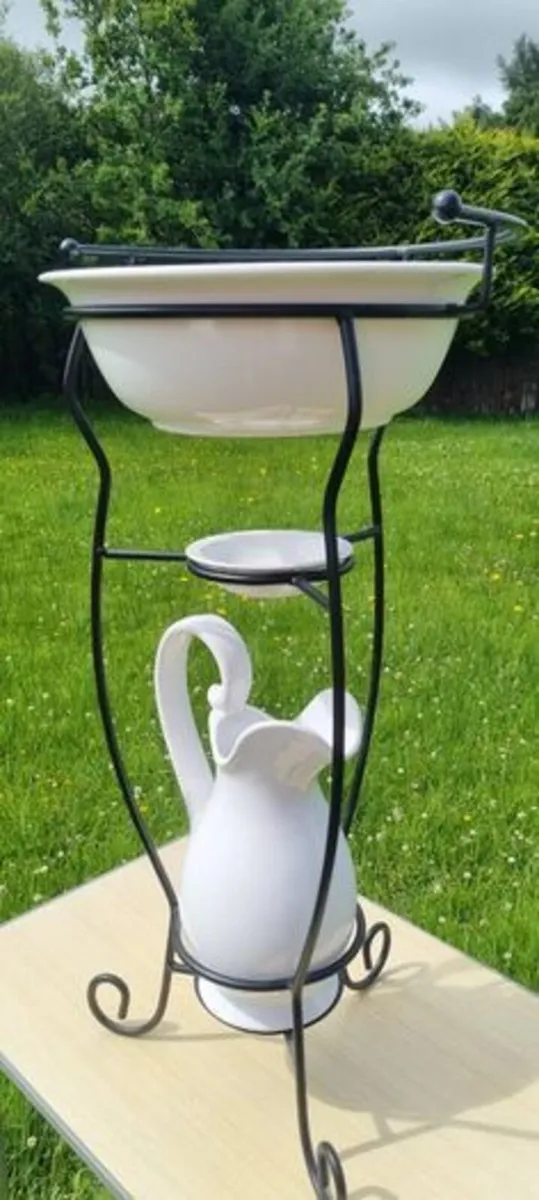Vintage washbasin on a metal stand - Image 2