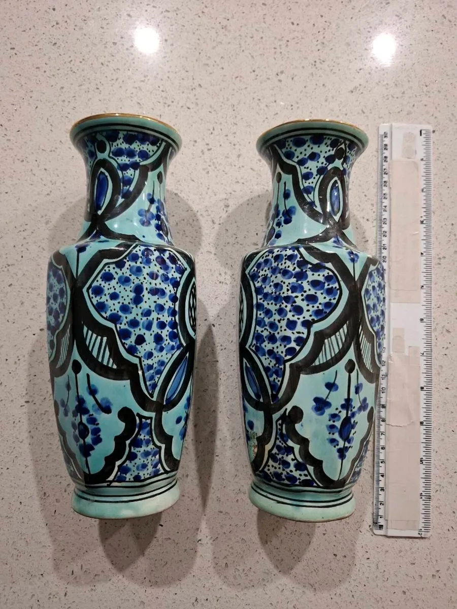 Azouz Kharraz Tunisian hand-painted ceramic vases - Image 2