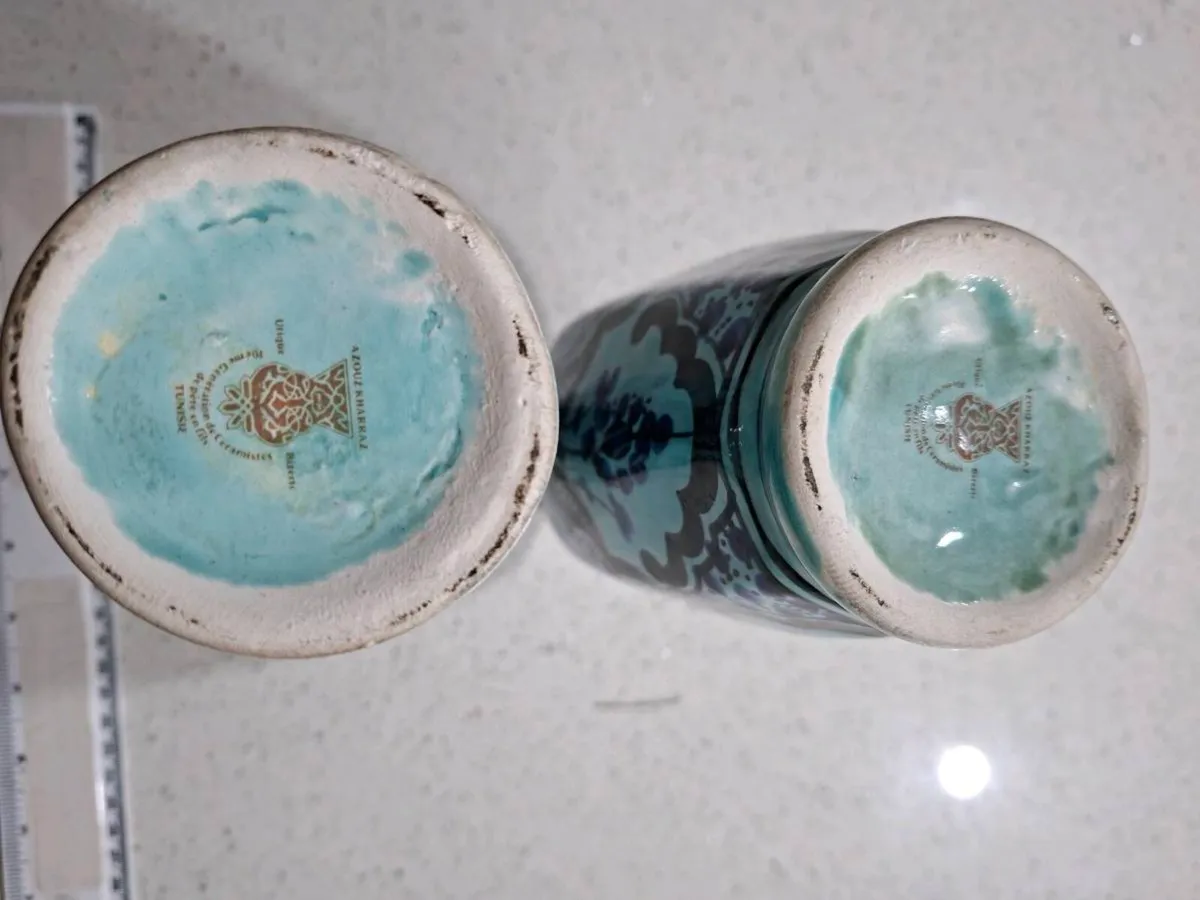 Azouz Kharraz Tunisian hand-painted ceramic vases - Image 3