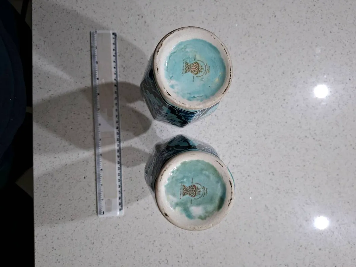 Azouz Kharraz Tunisian hand-painted ceramic vases - Image 4
