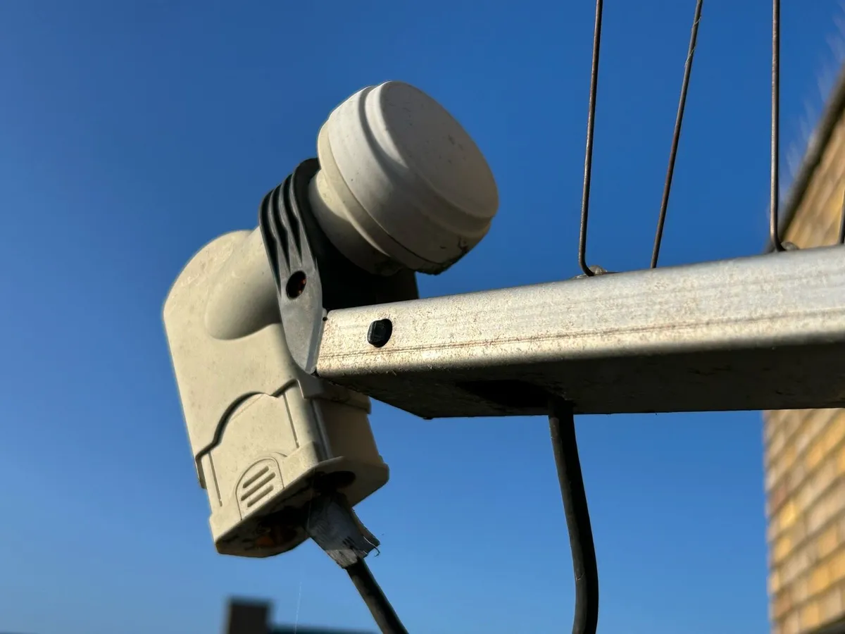 Satellite dish with receiver (LNB) - Image 4