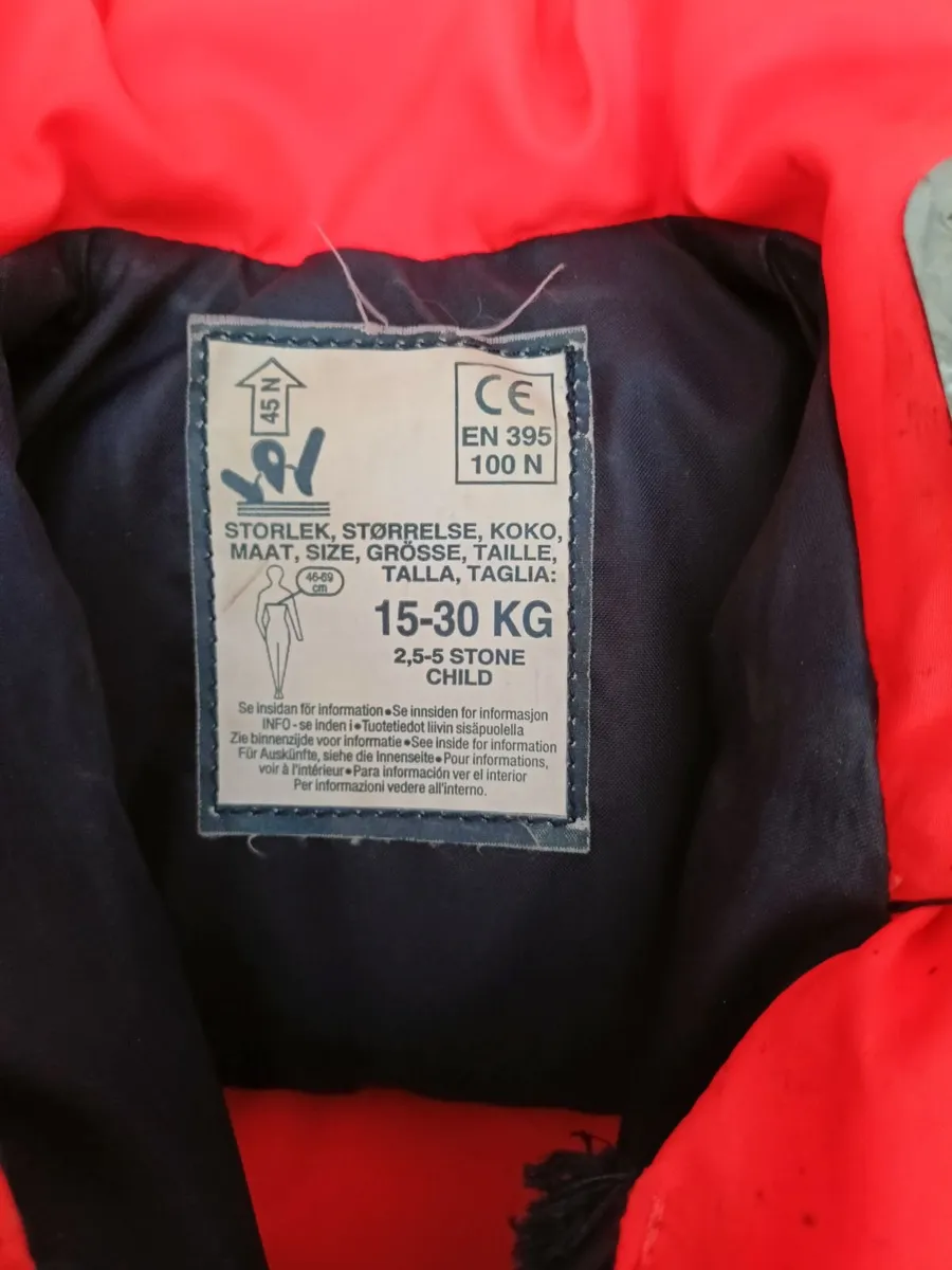 life jacket - Image 2