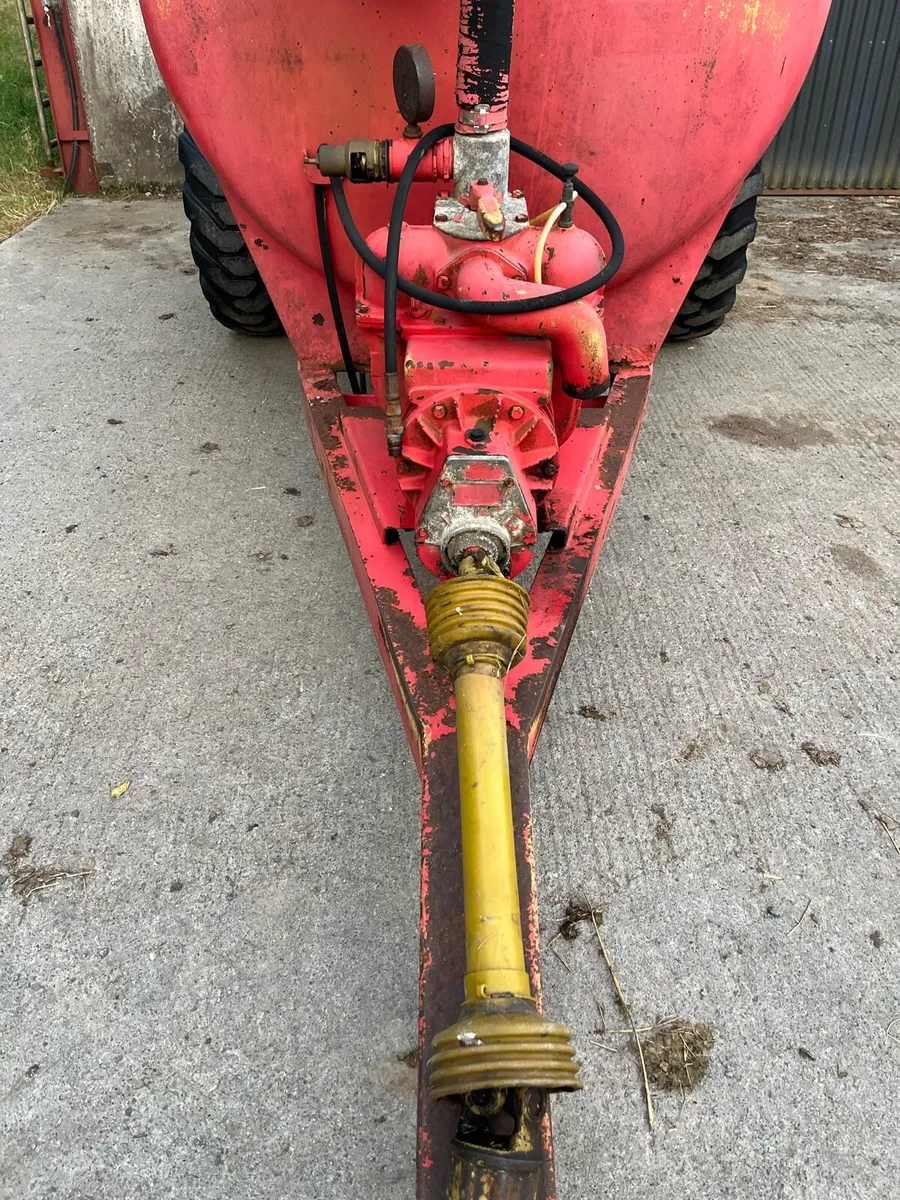 Slurry tanker - Image 1
