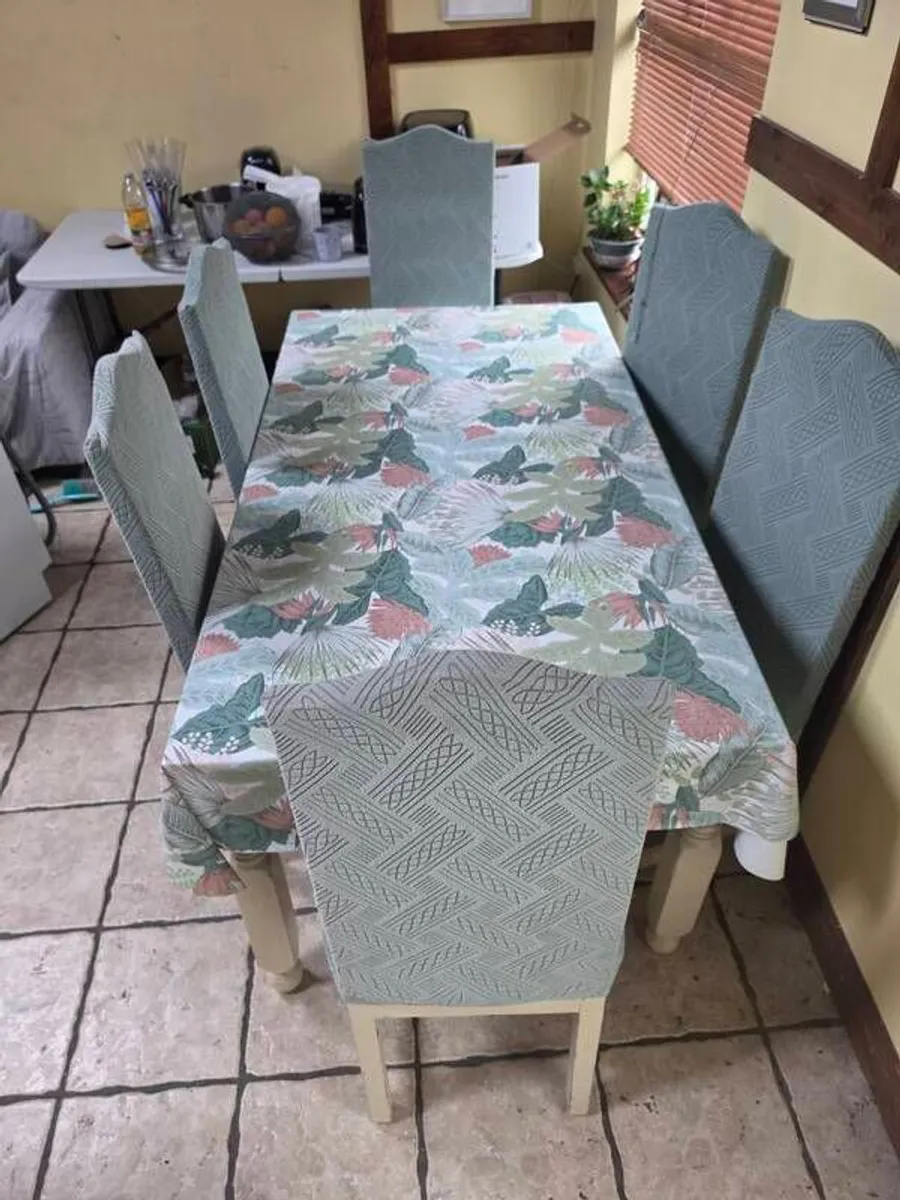 kitchen table and chairs - Image 1