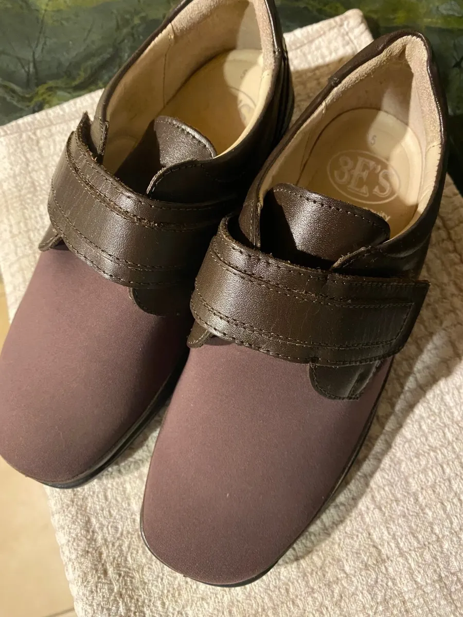 Ladies brown shoes - Image 1