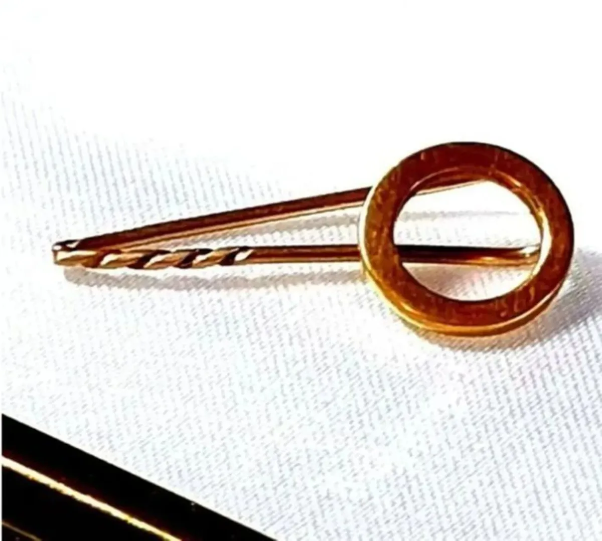 Vintage 9ct Gold Tie Pin - Image 1