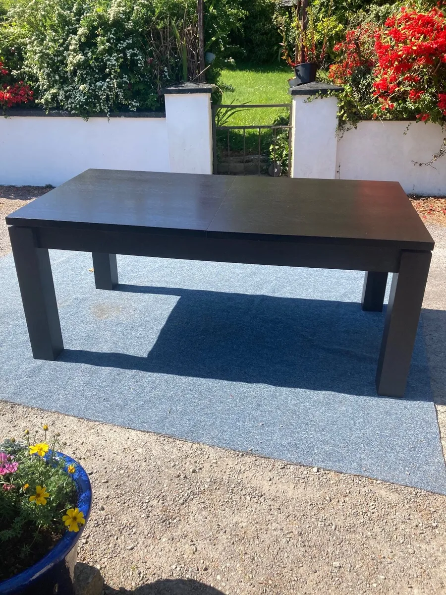 Solid  Dining table and 6 chairs - Image 1